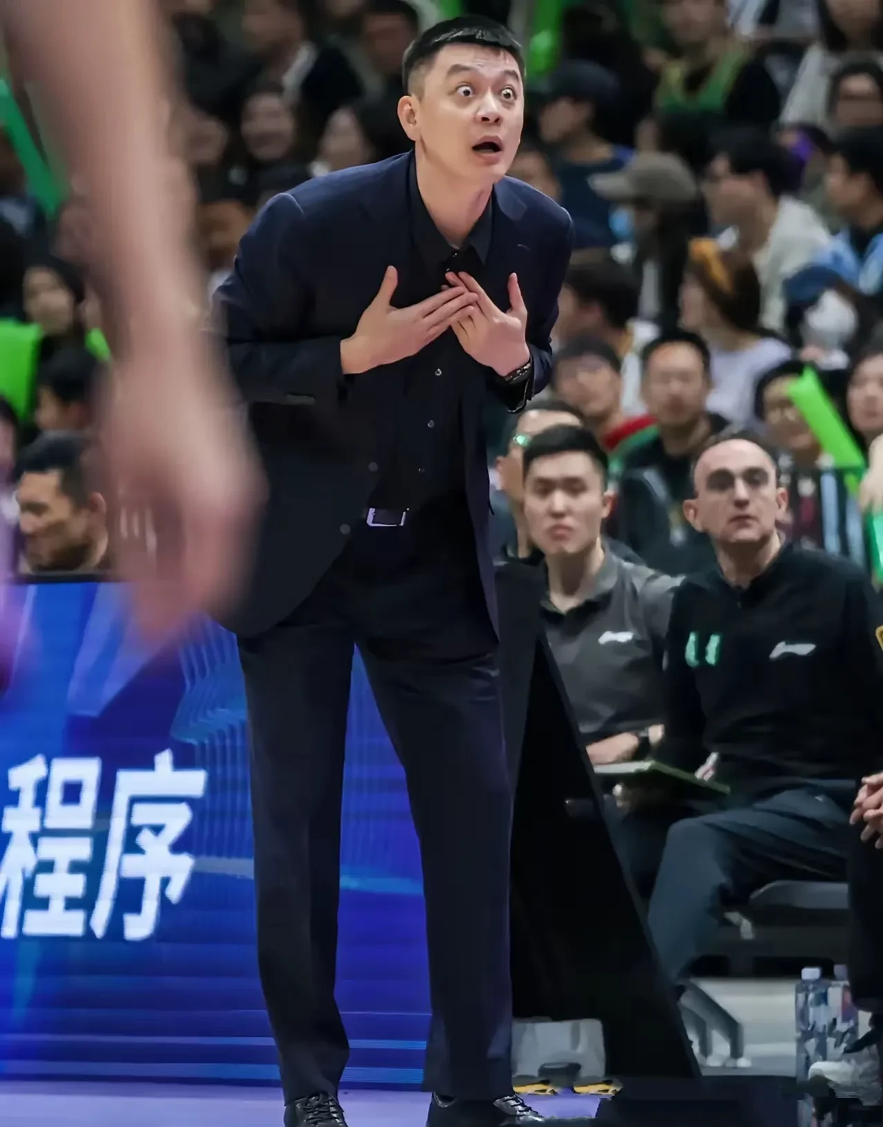 华体会app下载 - 关键时刻广厦男篮调整名单以备NBA季后赛，战术微调环节打磨，质疑声仍在，训练强度明显提升
