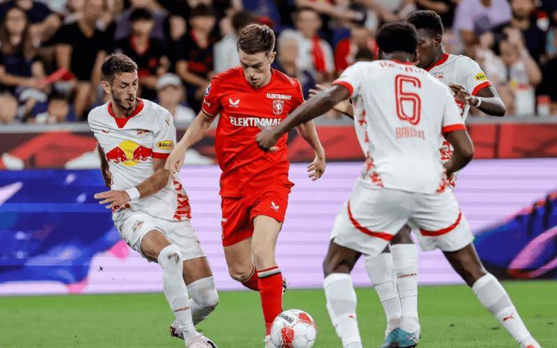 hth.com -今晨体能课后，埃因霍温战术微调备战荷甲，话题不断，赛季目标并未改变的简单介绍